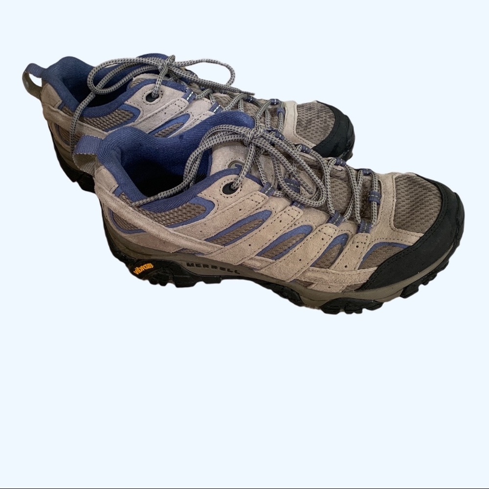 Women’s hiking shoes